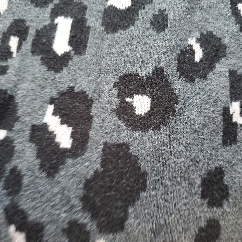 Sweater - Picture 4 of 4